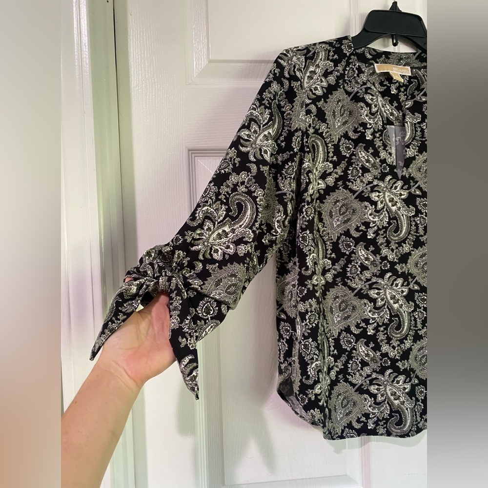 Michael Kors Womens Black Gray Paisley Tie Sleeve Lightweight Blouse Top Small - Picture 4 of 10